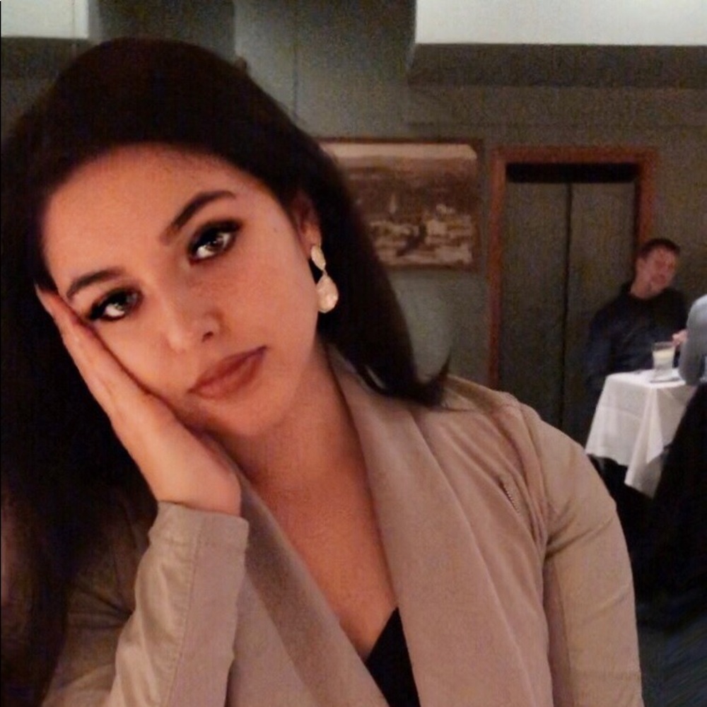 Meet your Posher, Dalia